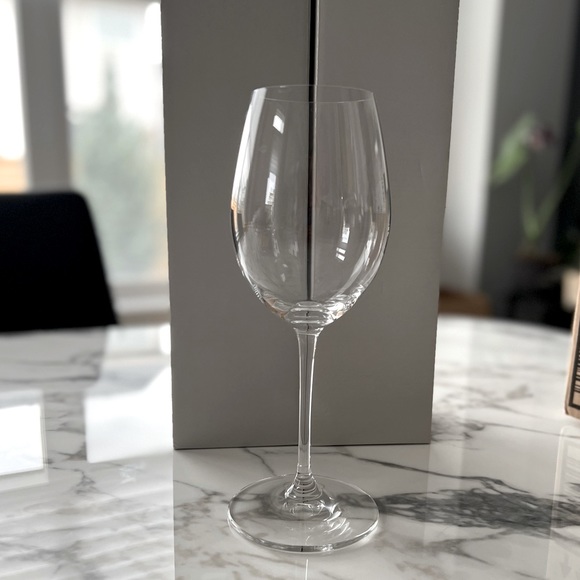 NEW RIEDEL CRYSTAL WINE GLASS. - Picture 1 of 3